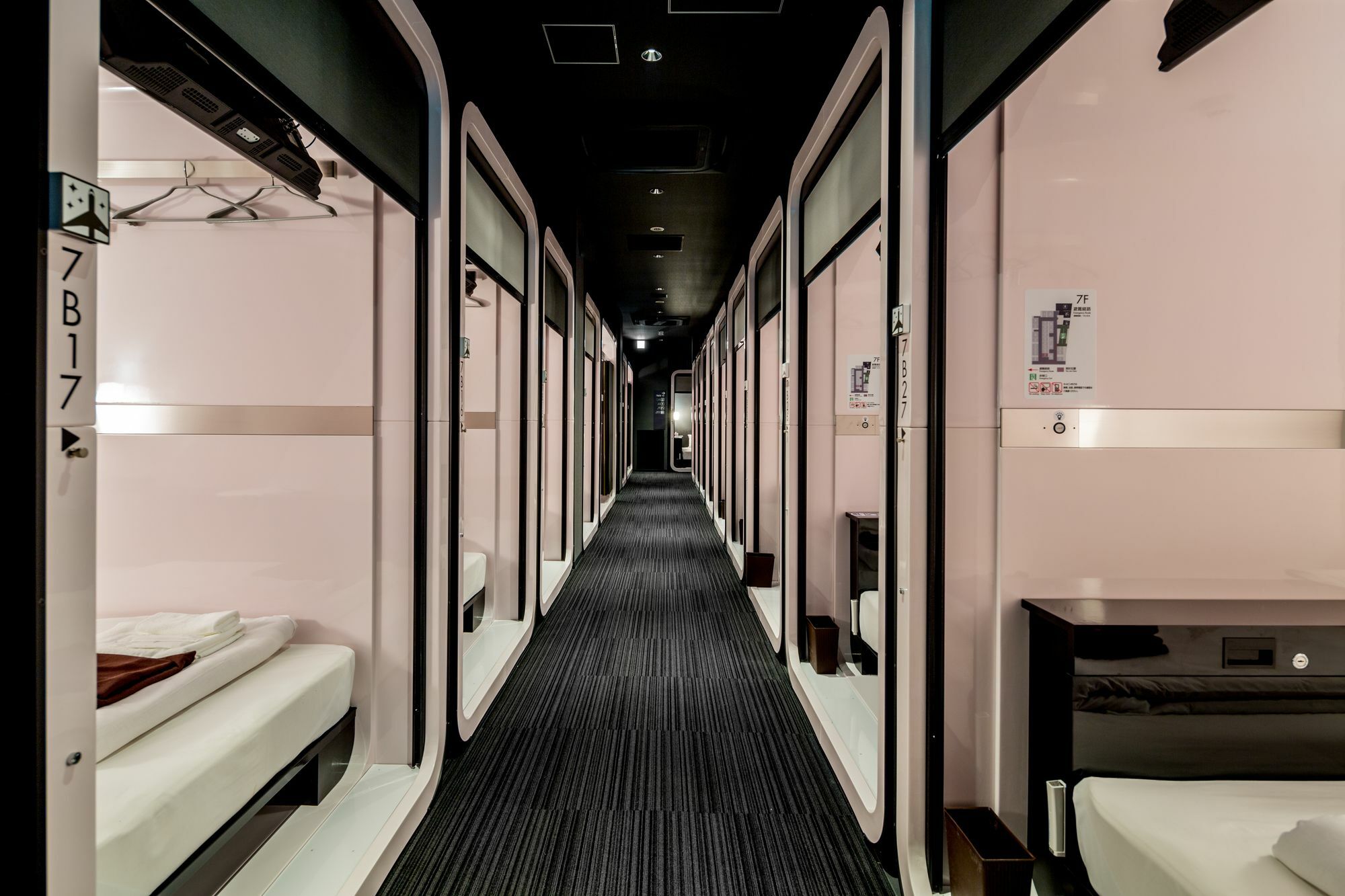 First Akasaka Hotel a capsule